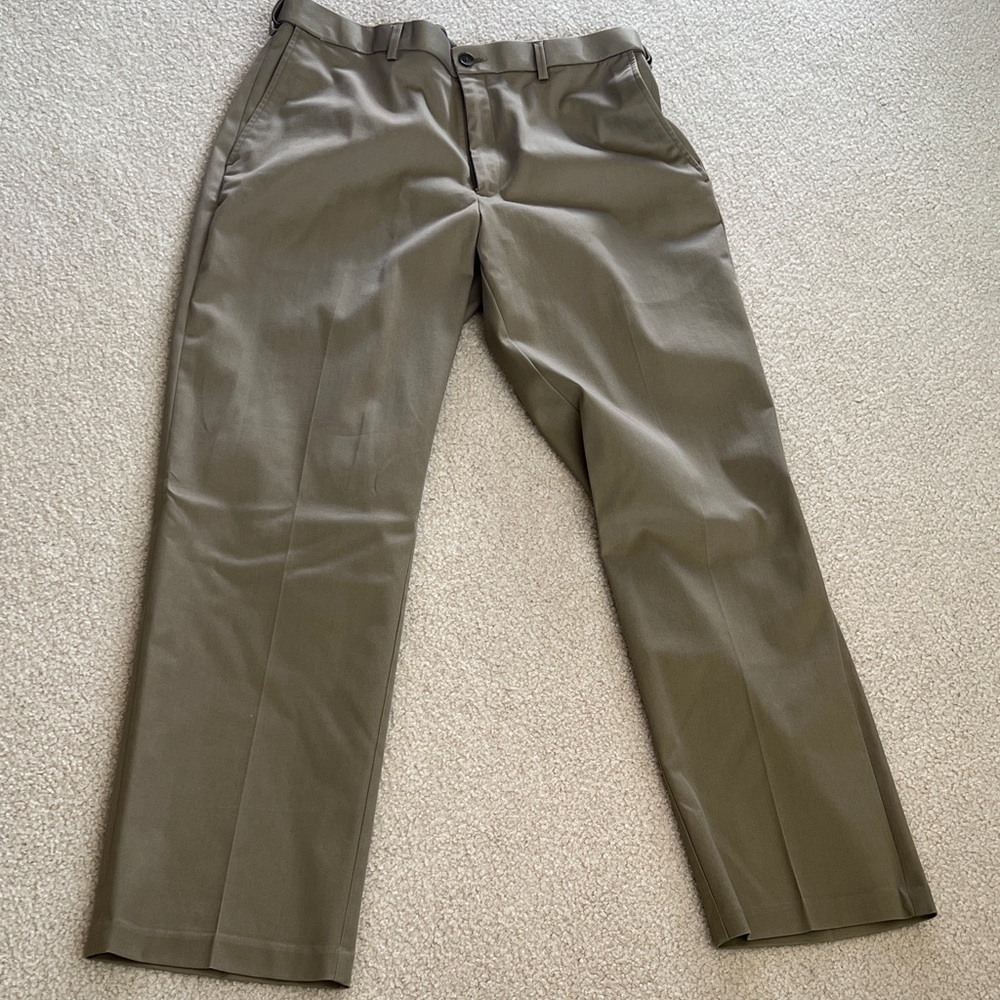 Haggar Men's Premium No Iron Khaki Chinos